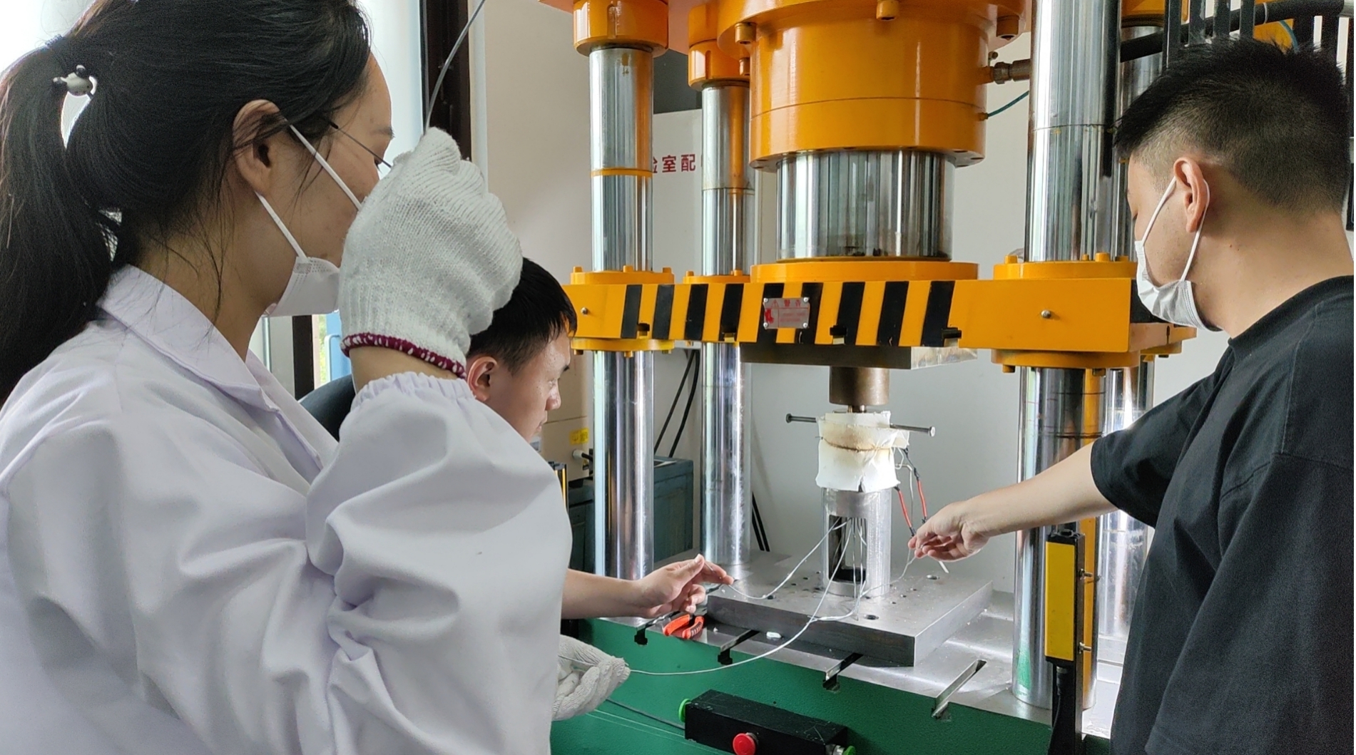 陕西省锌基新材料校企联合研究中心研发团队制备出生物可降解超细丝锌合金
